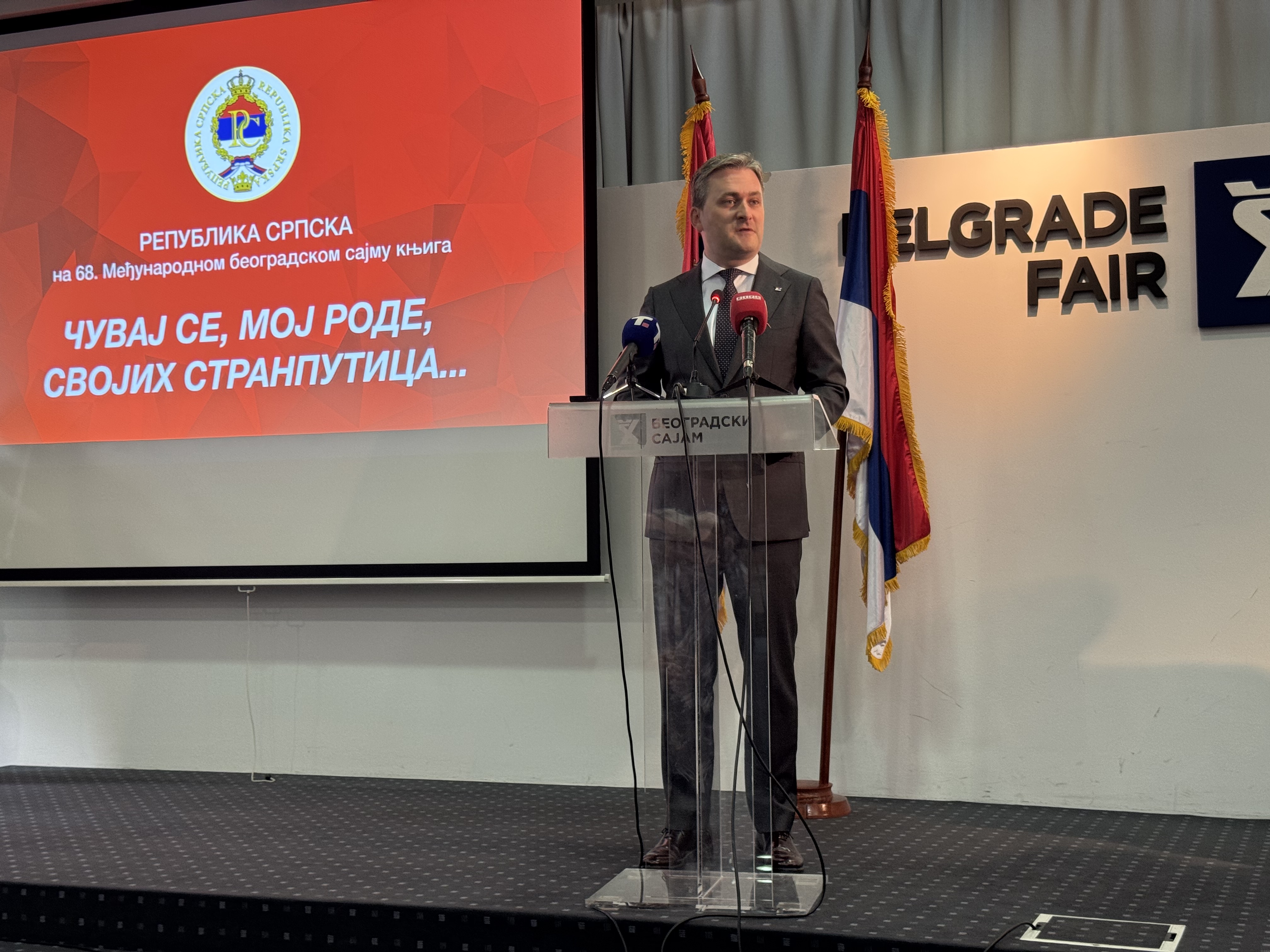Селаковић на отварању штанда Републике Српске на 68. Међународном сајму књига 