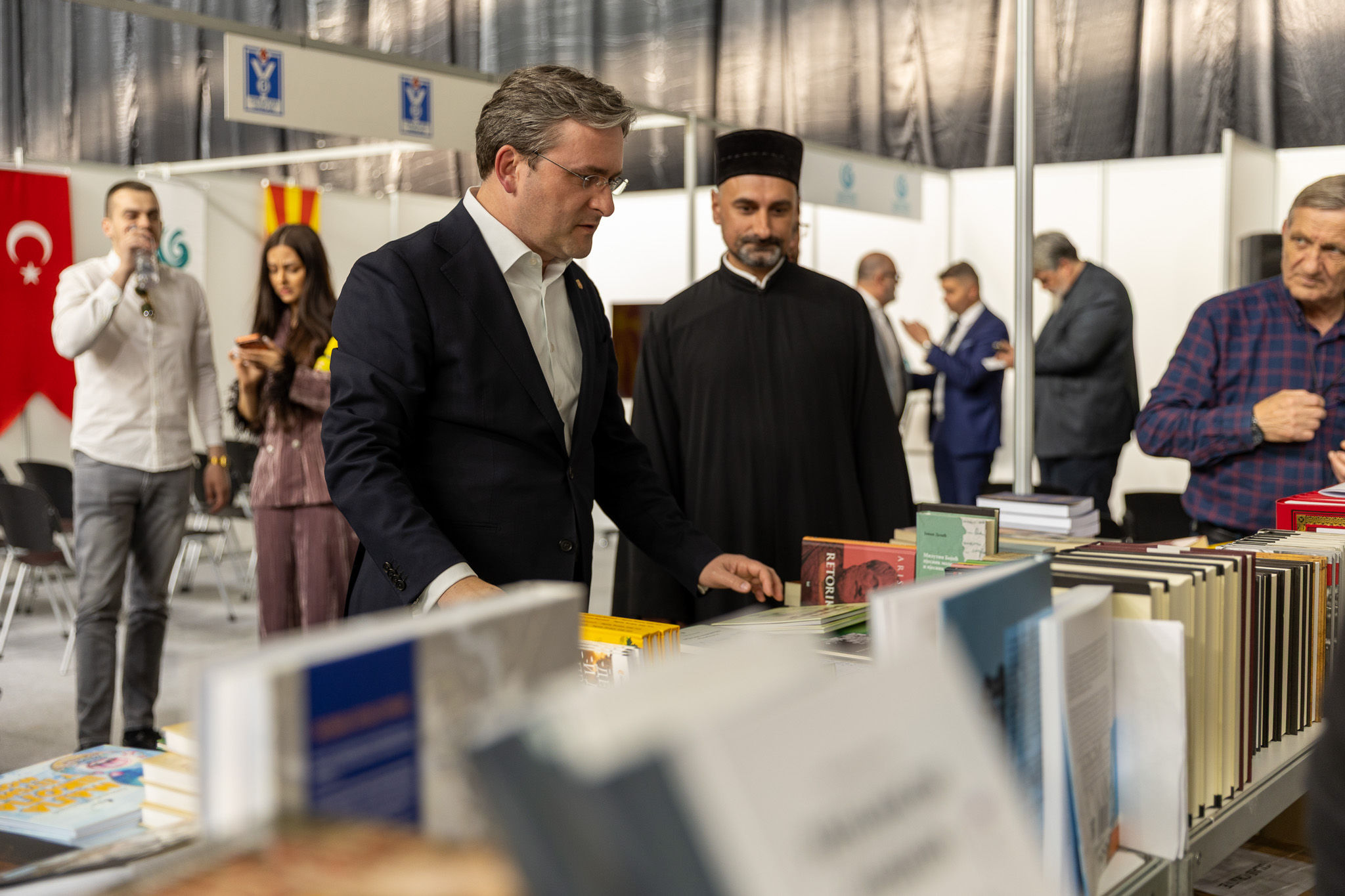 Selaković posetio štand Ministarstva kulture na Sajmu knjiga u Skoplju: Srpska knjiga se traži