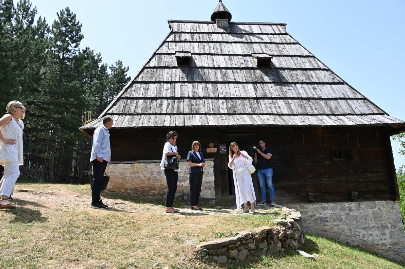 Гојковић обишла Музеј на отвореном “Старо село” Сирогојно