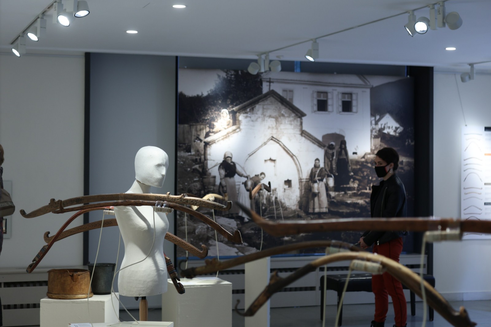 Gojković otvorila izložbu „S obramicom niz put“ u Etnografskom muzeju povodom 120 godina rada ove institucije