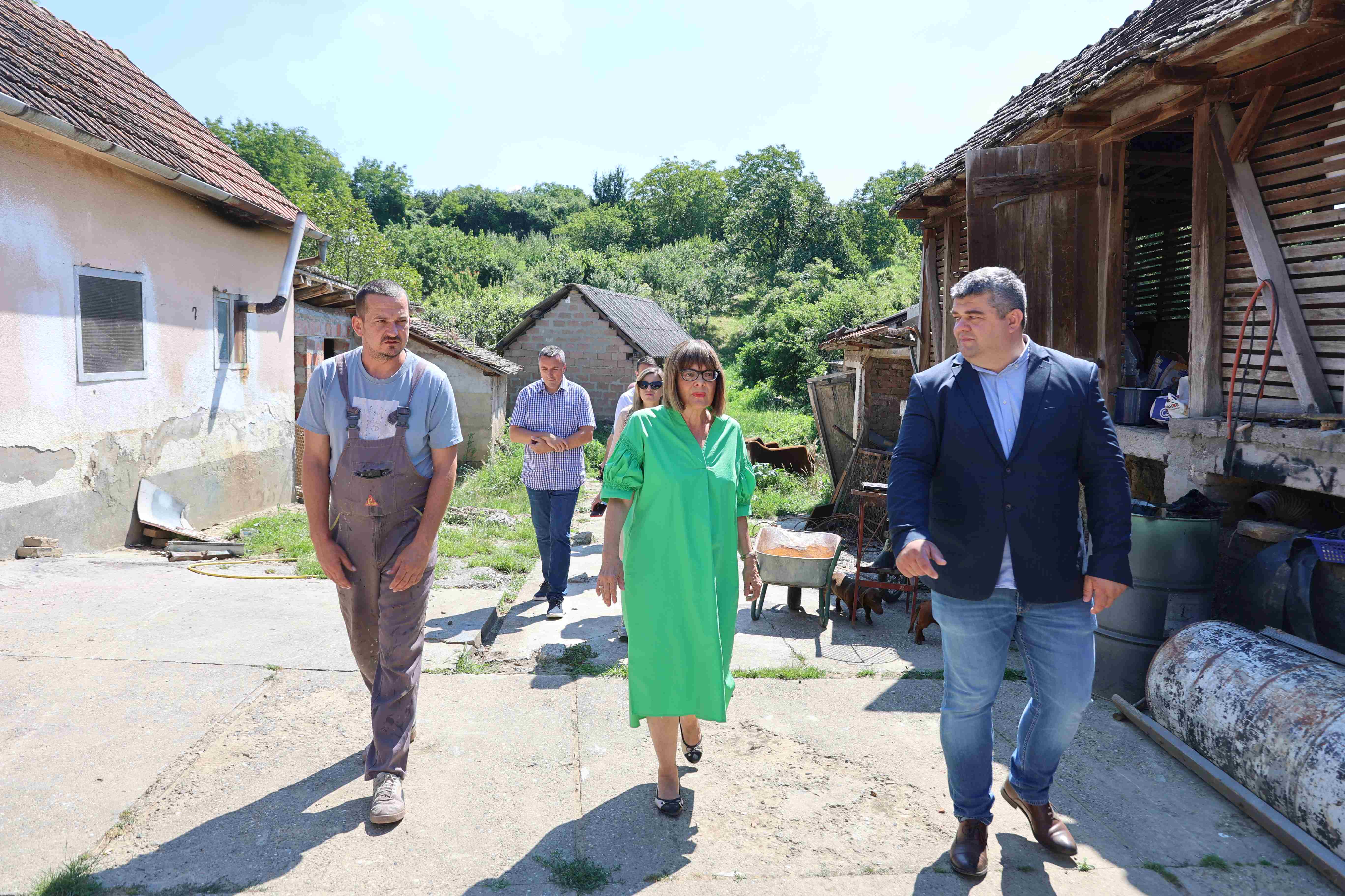 Гојковић посетила поплављена подручја у општини Ириг