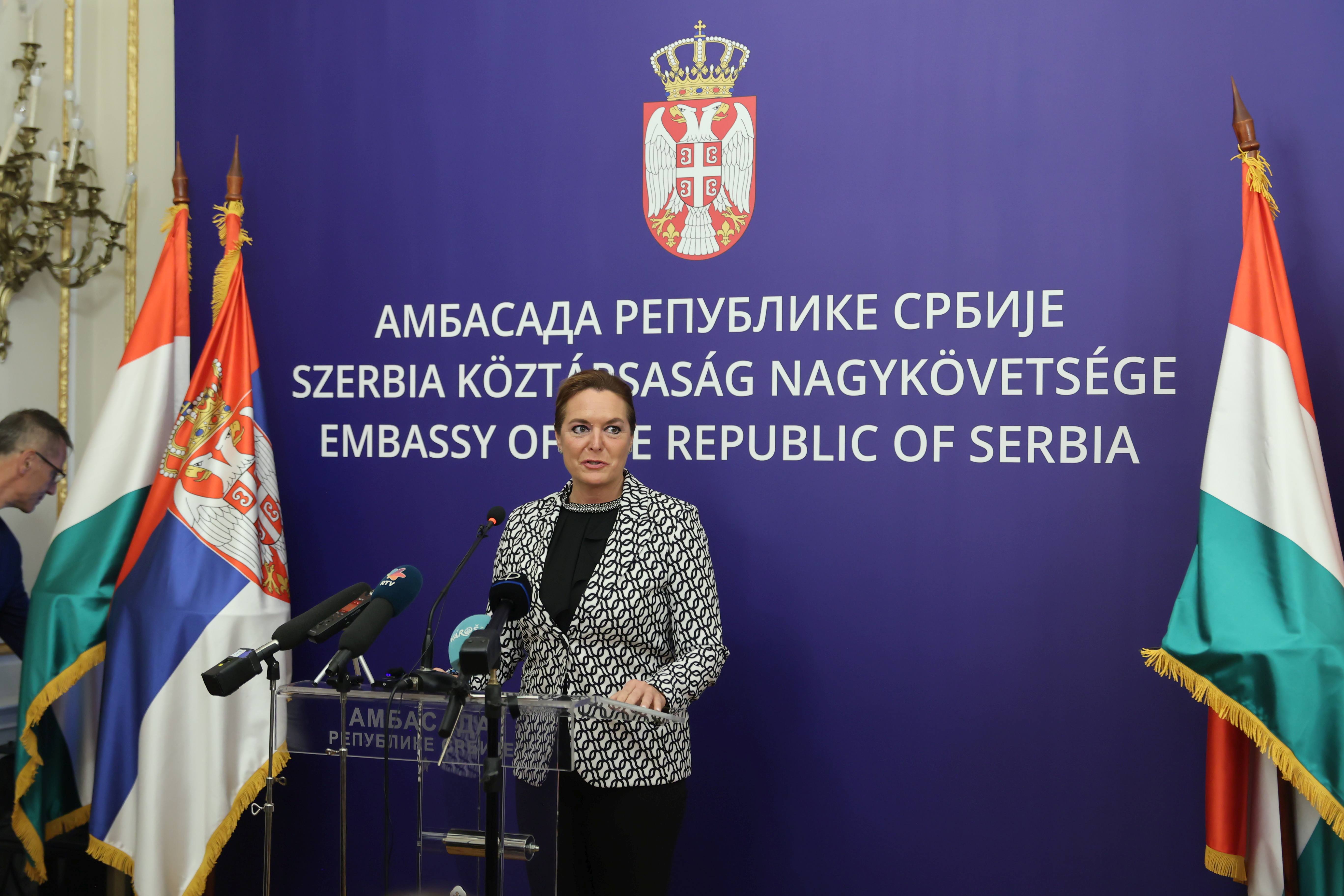 Гојковић отворила изложбу „Повратак Милића од Мачве“  у оквиру „Српских дана у Мађарској“